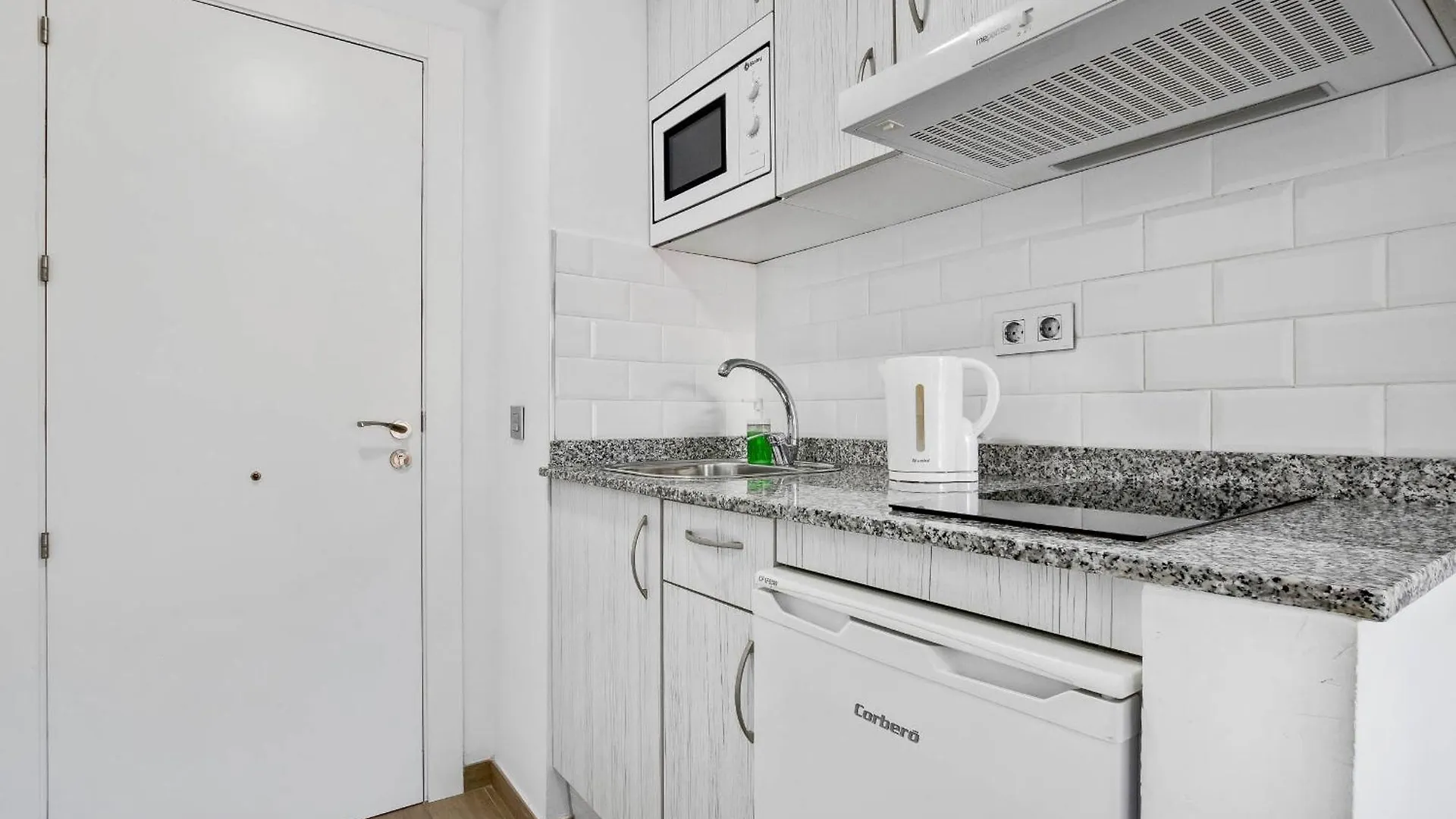 Carihuela Palace 419 By Ivi Real Estate 托雷莫利诺斯 0*,  西班牙